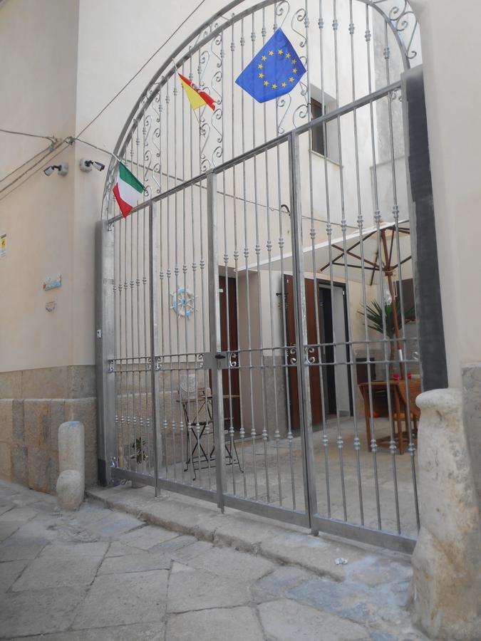 La Corte Dei Naviganti Apartment Trapani Exterior foto